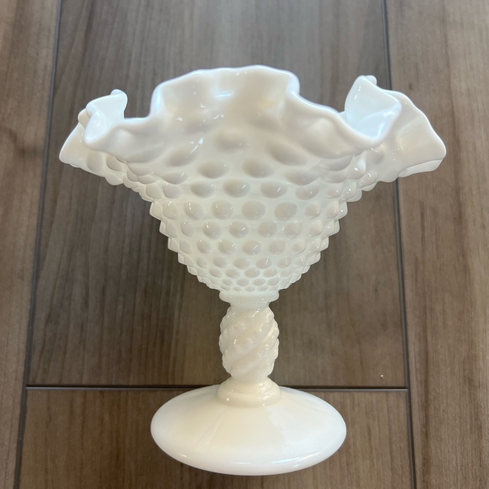 FENTON | Vintage White Hobnail Milk Glass Vase 🌼